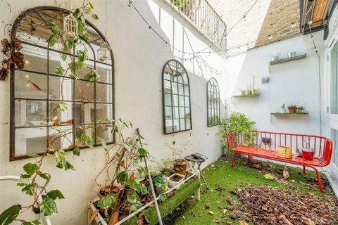 2 bedroom flat for sale, Murray Street, London NW1