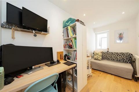 2 bedroom flat for sale, Murray Street, London NW1
