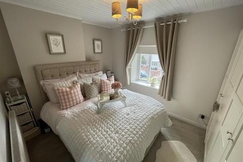 21 Sandy Lane, Heswall, Wirral, CH60 5SX