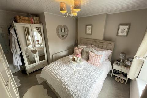 21 Sandy Lane, Heswall, Wirral, CH60 5SX