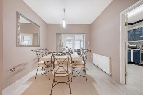 3 bedroom detached house for sale, Clyde Way, Rise Park, RM1