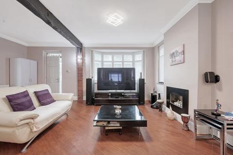 3 bedroom detached house for sale, Clyde Way, Rise Park, RM1