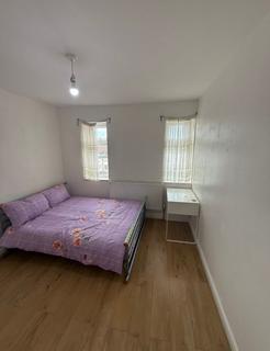 2 bedroom flat to rent, Porters Avenue, Dagenham RM9