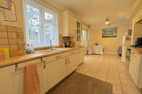 3 bedroom semi-detached house for sale, Hamilton Gardens, Wolverhampton WV10