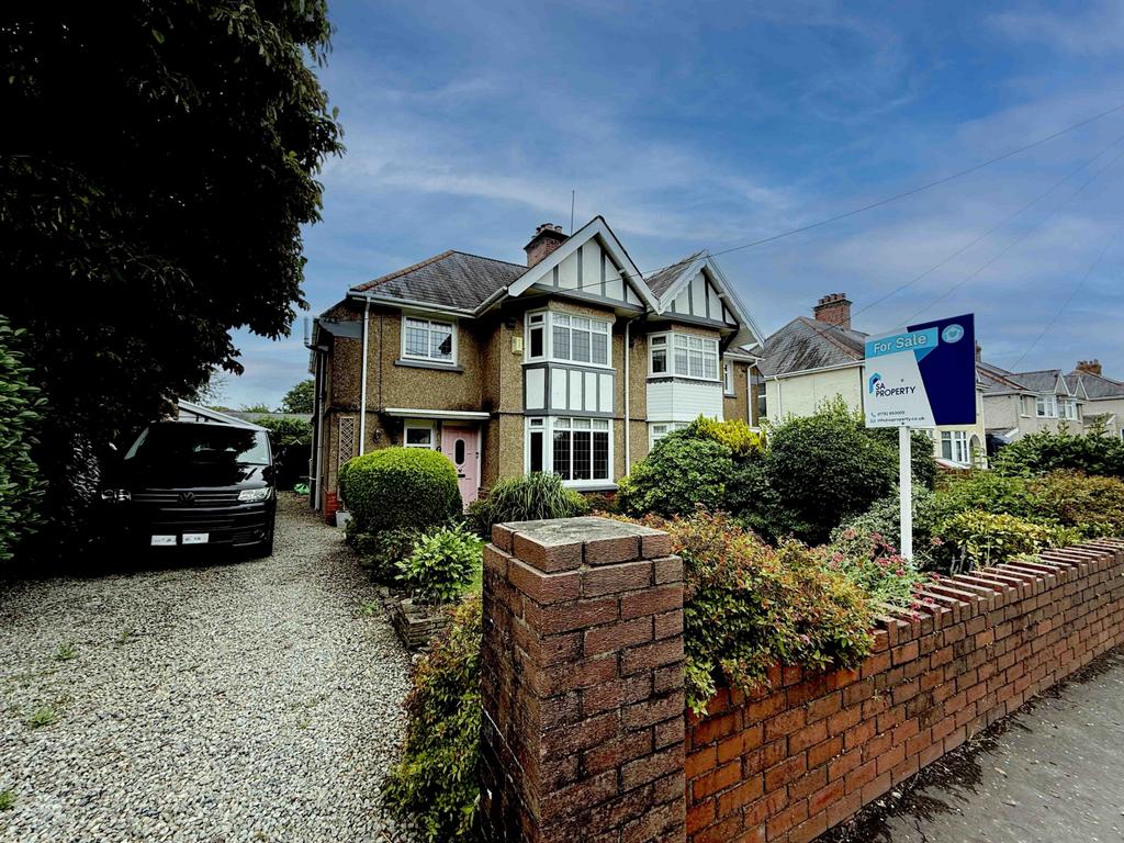 3 Bedroom House for Sale on Swansea Road, Pontlli