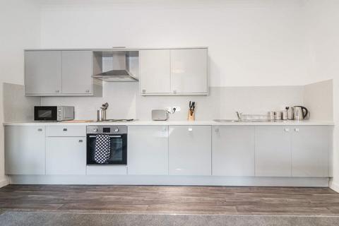 4 bedroom flat to rent, Peddie Street, West End DD1