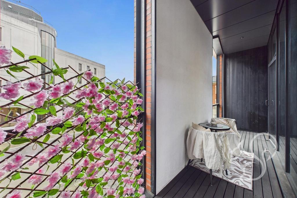 CAM05287 G0-PR0100-STILL012.jpg