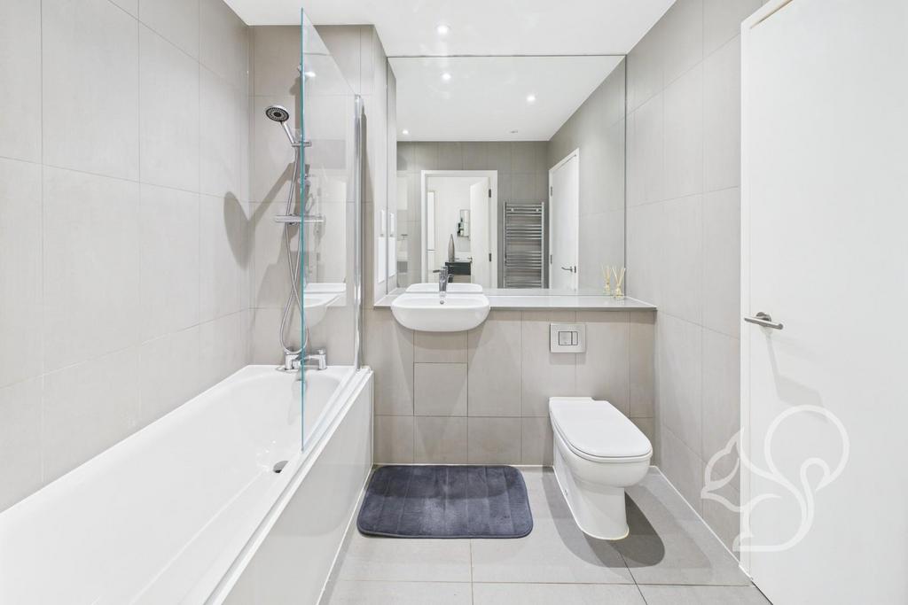 CAM05287 G0-PR0100-STILL017.jpg