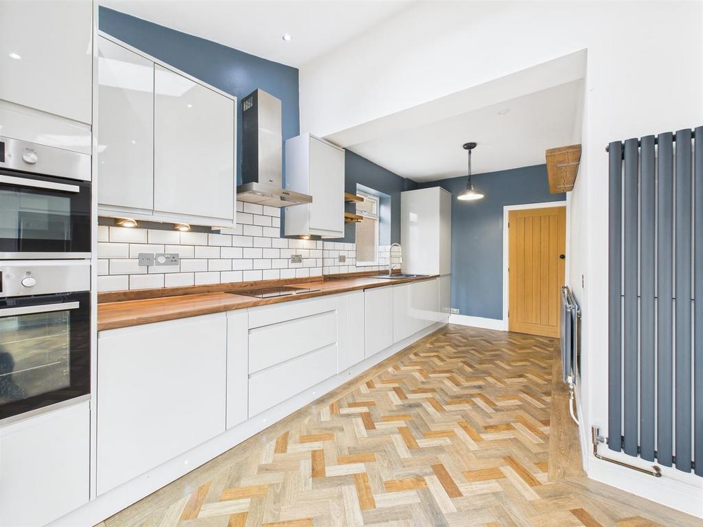 Open kitchen/diner: