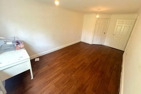 2 bedroom ground floor maisonette to rent, Addlestone, Surrey, KT15