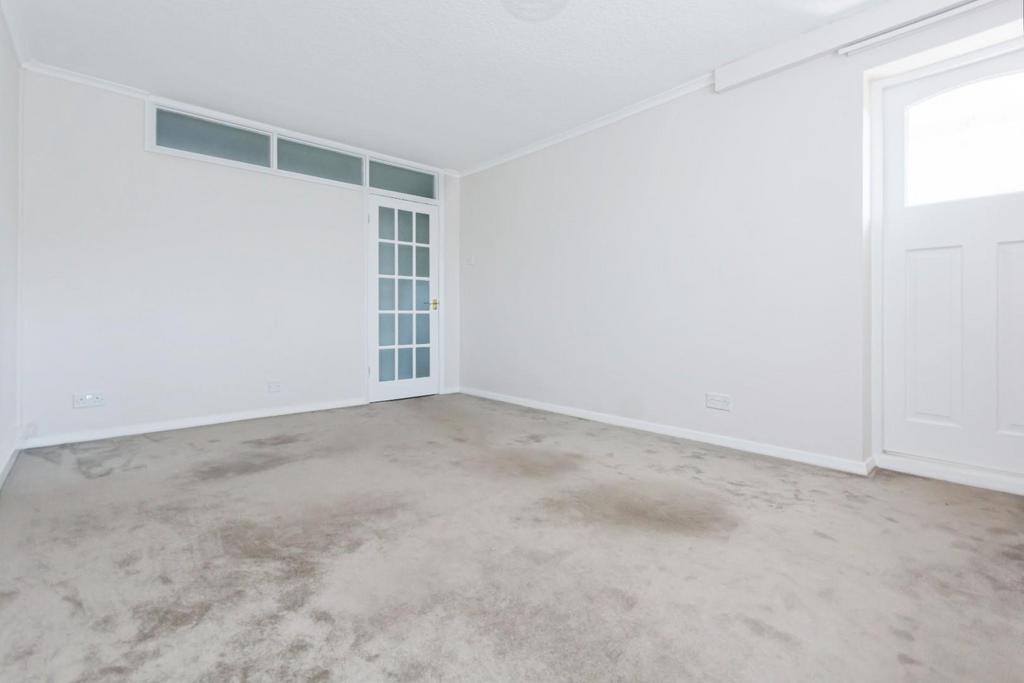 Sitting room 3.jpg