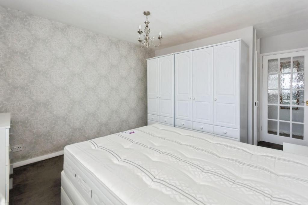 Bedroom 4.jpg