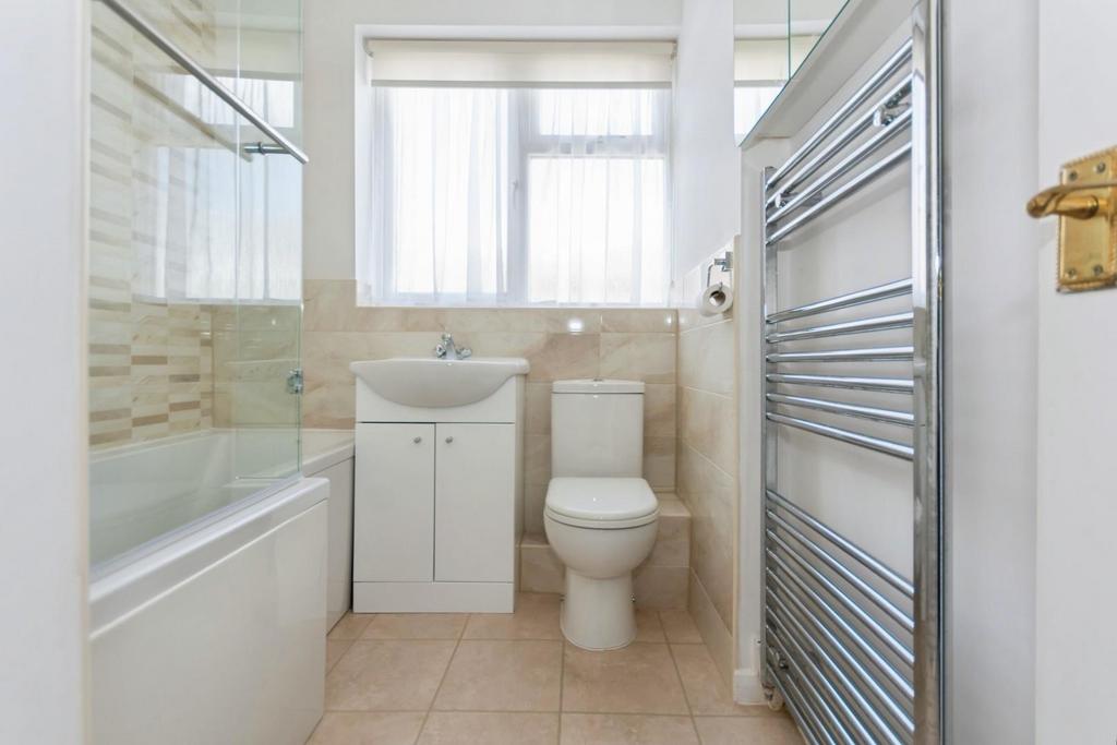 Bathroom 2.jpg