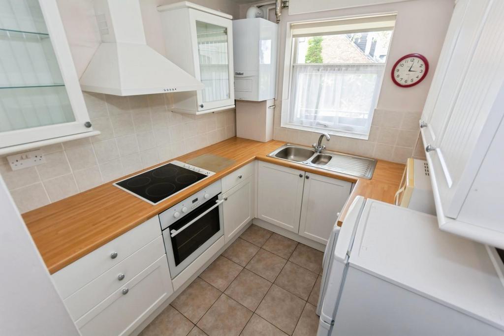 Kitchen 2.jpg