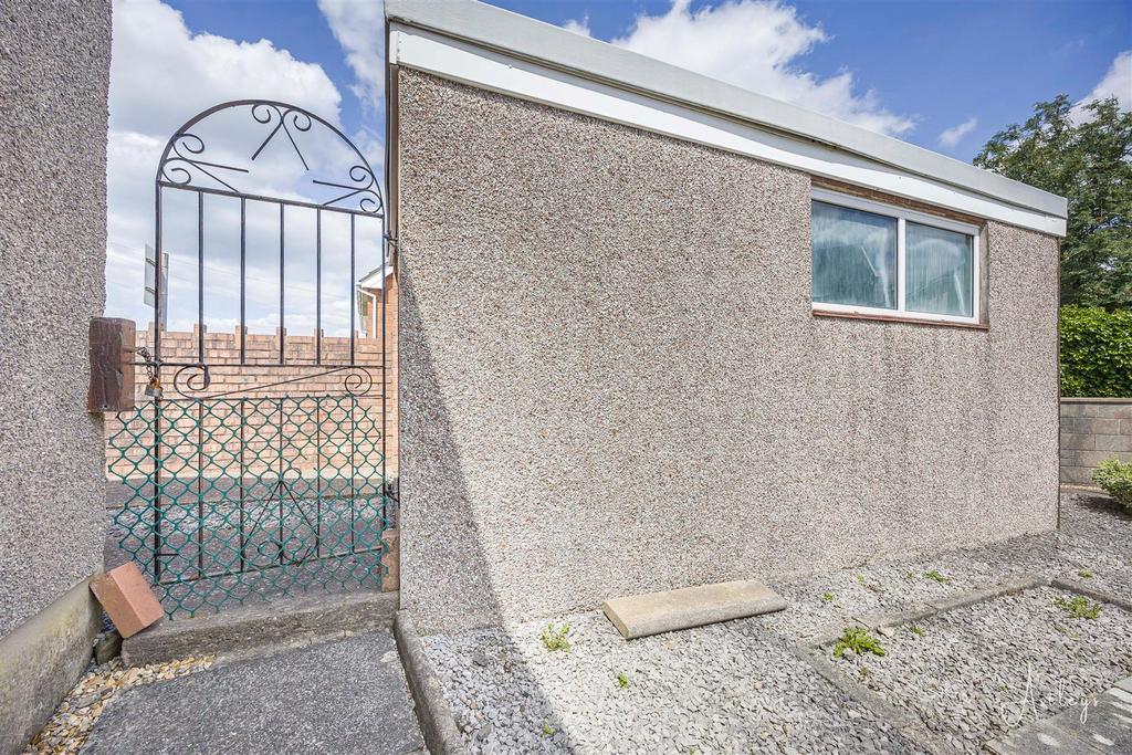 Detached garage to rear