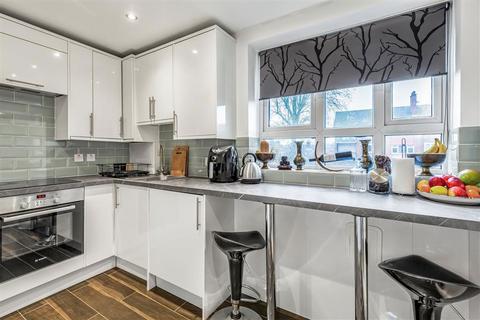 1 bedroom flat for sale, Ravens Way, London SE12