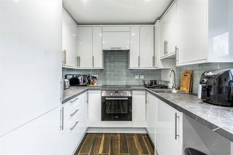 1 bedroom flat for sale, Ravens Way, London SE12