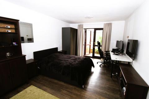 18 Comfrey Court, Grays, RM17 6TN
