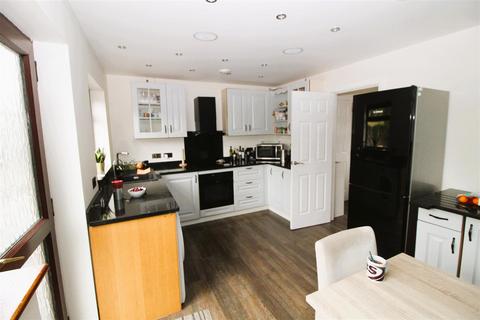 18 Comfrey Court, Grays, RM17 6TN