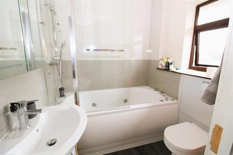 18 Comfrey Court, Grays, RM17 6TN
