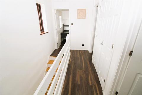 18 Comfrey Court, Grays, RM17 6TN