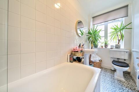 1 bedroom flat for sale, Balham High Road, Balham, London, SW17