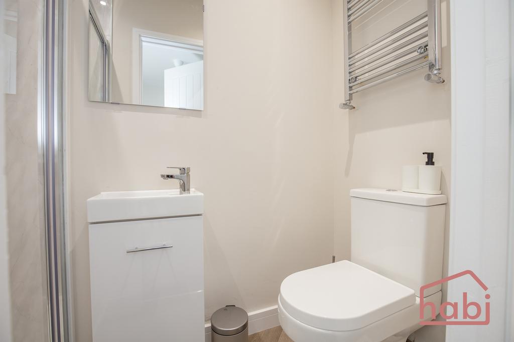 En-suite to Bedroom 3