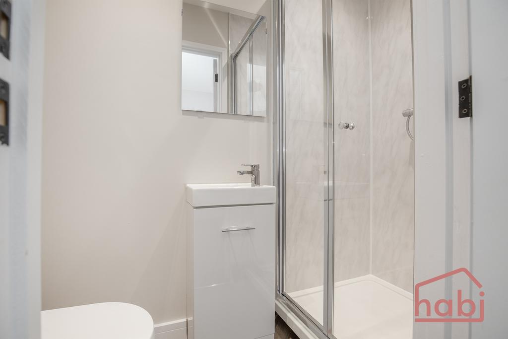 En-suite to Bedroom 2