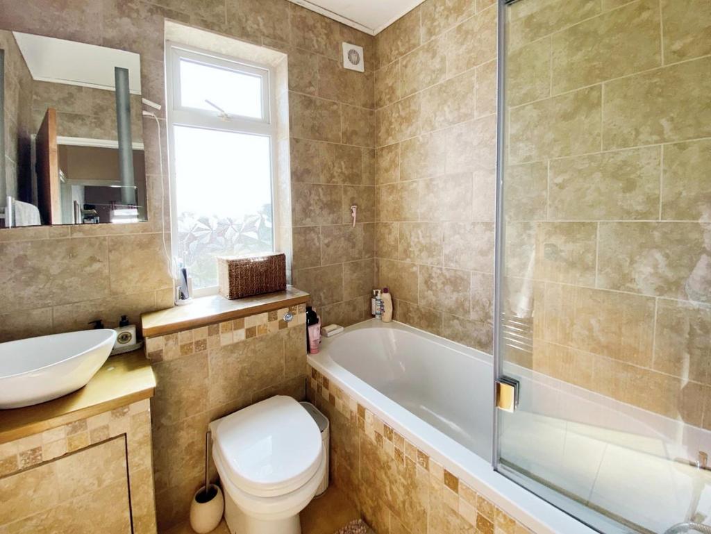 7d4be3af-Bathroom.jpg