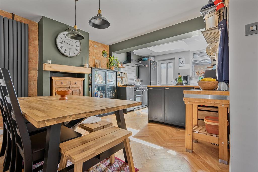 Kitchen/ Dining Area