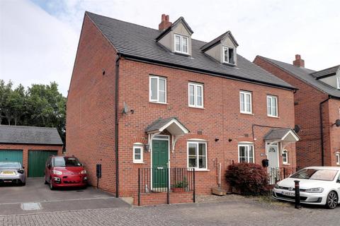 81 Boakes Drive, Stonehouse, GL10 3QW