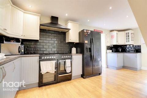 3 bedroom semi-detached house for sale, Dowland Walk, Basildon
