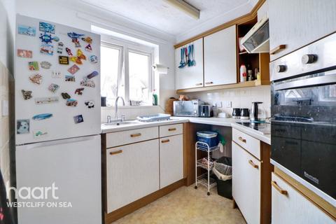 2 bedroom flat for sale, Balmoral Road, Westcliff-On-Sea