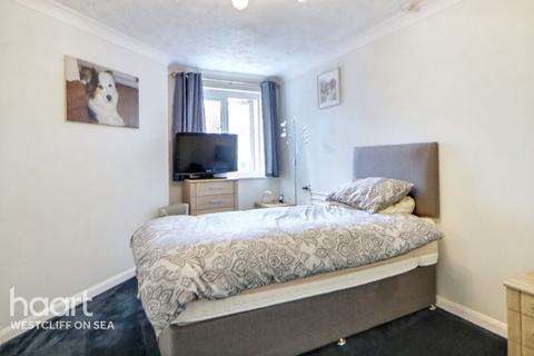2 bedroom flat for sale, Balmoral Road, Westcliff-On-Sea