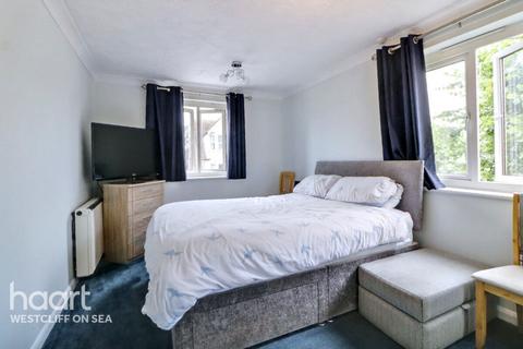 2 bedroom flat for sale, Balmoral Road, Westcliff-On-Sea