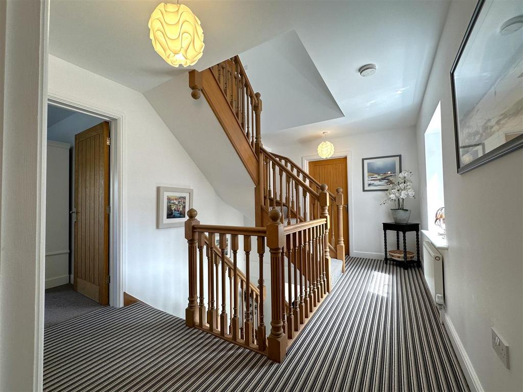 Galleried-Style Landing 391