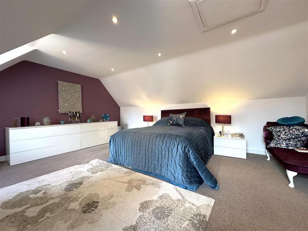 Master Bedroom 401