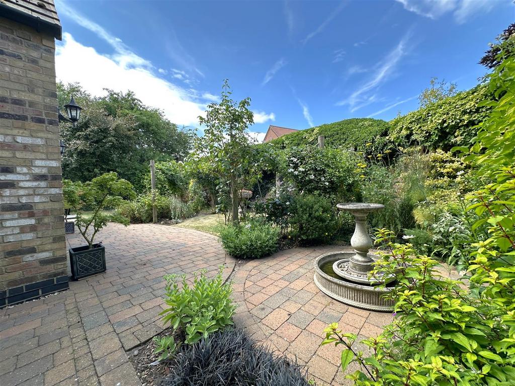 Beautifully Landscaped Gardens 564