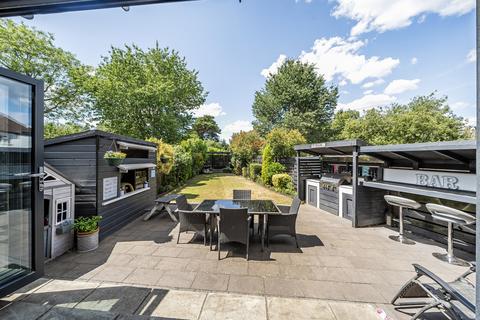 2 Birch Tree Avenue, West Wickham, BR4 9EJ