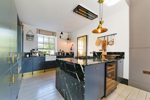 3 bedroom maisonette for sale, Offord Road, Islington, N1