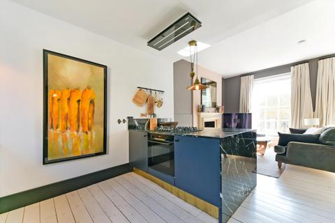 3 bedroom maisonette for sale, Offord Road, Islington, N1