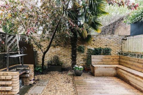 3 bedroom maisonette for sale, Offord Road, Islington, N1