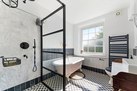 3 bedroom maisonette for sale, Offord Road, Islington, N1