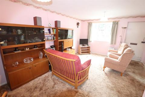 15 Taylor Close, Orpington, BR6 9UH