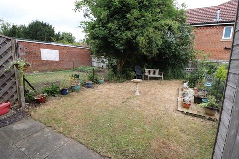 15 Taylor Close, Orpington, BR6 9UH