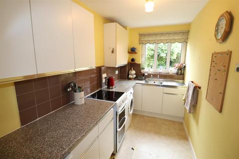 15 Taylor Close, Orpington, BR6 9UH