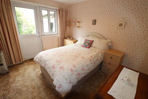 15 Taylor Close, Orpington, BR6 9UH