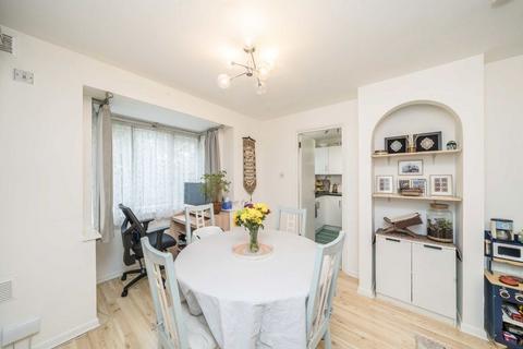 2 bedroom flat for sale, Seacole Close, London W3
