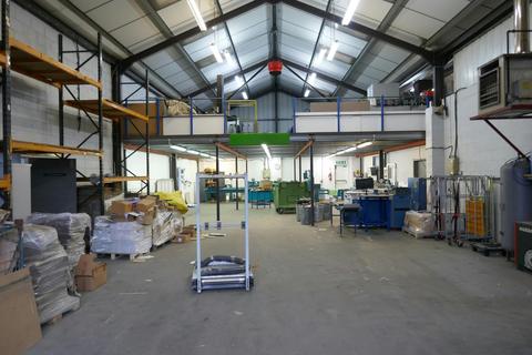 Warehouse to rent, 4 Oak Industrial Park Dunmow CB6 1XN