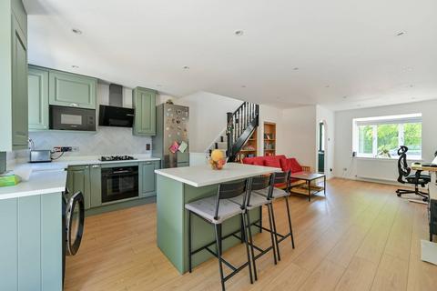 6 Park Road, New Malden, KT3 5AF